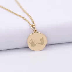 Pendentif enfant personnalisé médaille gravée plaqué or rose des vents texturée 14 mm