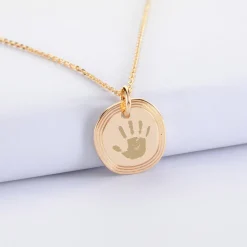 Pendentif enfant personnalisé médaille contour strié gravée plaqué or 17 mm
