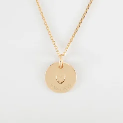 Pendentif enfant personnalisé coeur estampillé plaqué or 15 mm - HappyBulle x Atelier Wagram