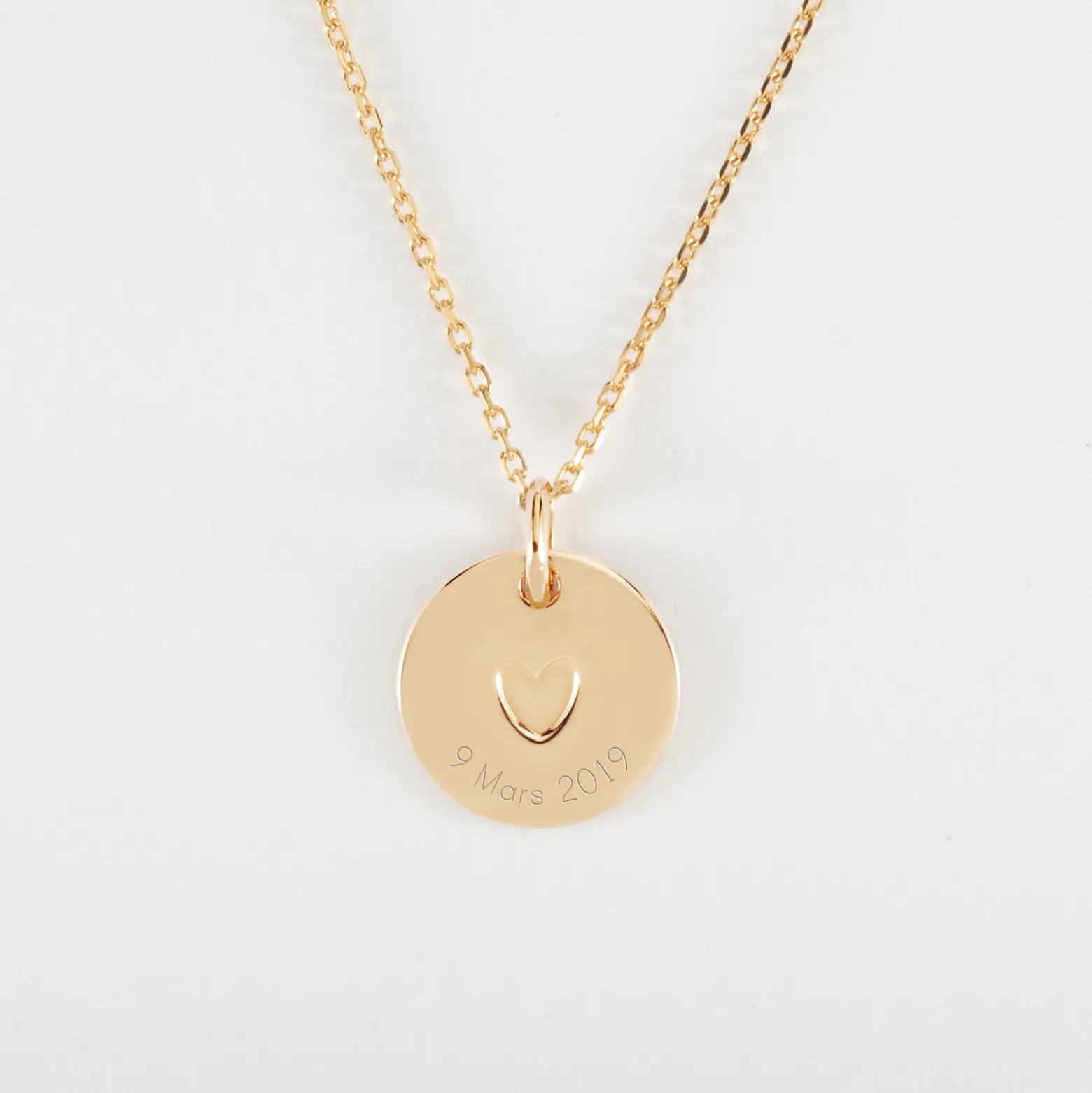 Pendentif enfant personnalisé coeur estampillé plaqué or 15 mm - HappyBulle x Atelier Wagram