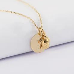 Pendentif enfant personnalisé médaille gravée plaqué or 15 mm et breloque tortue 10 mm