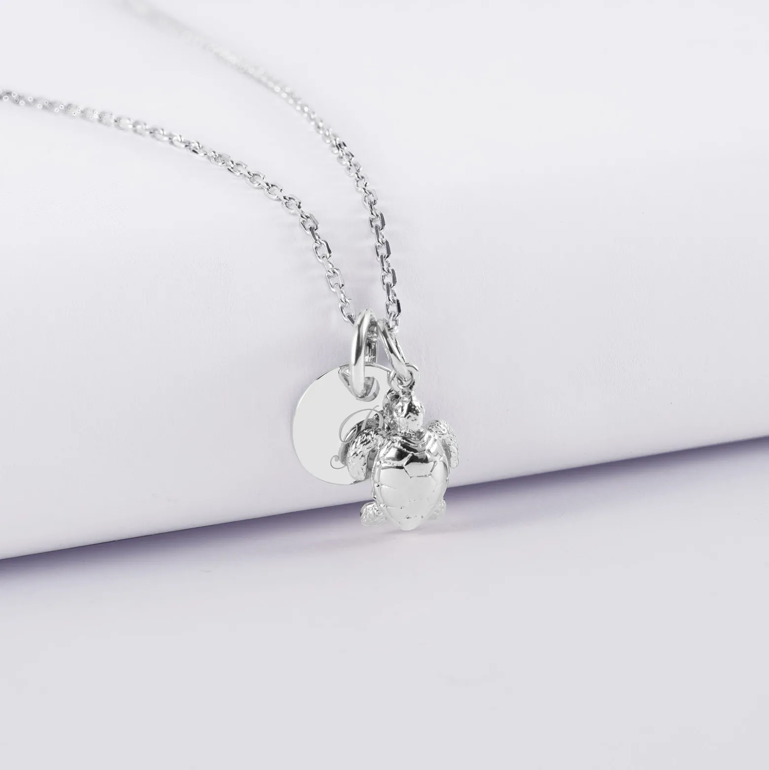 Pendentif enfant personnalisé médaille gravée argent 10 mm et breloque tortue 10 mm