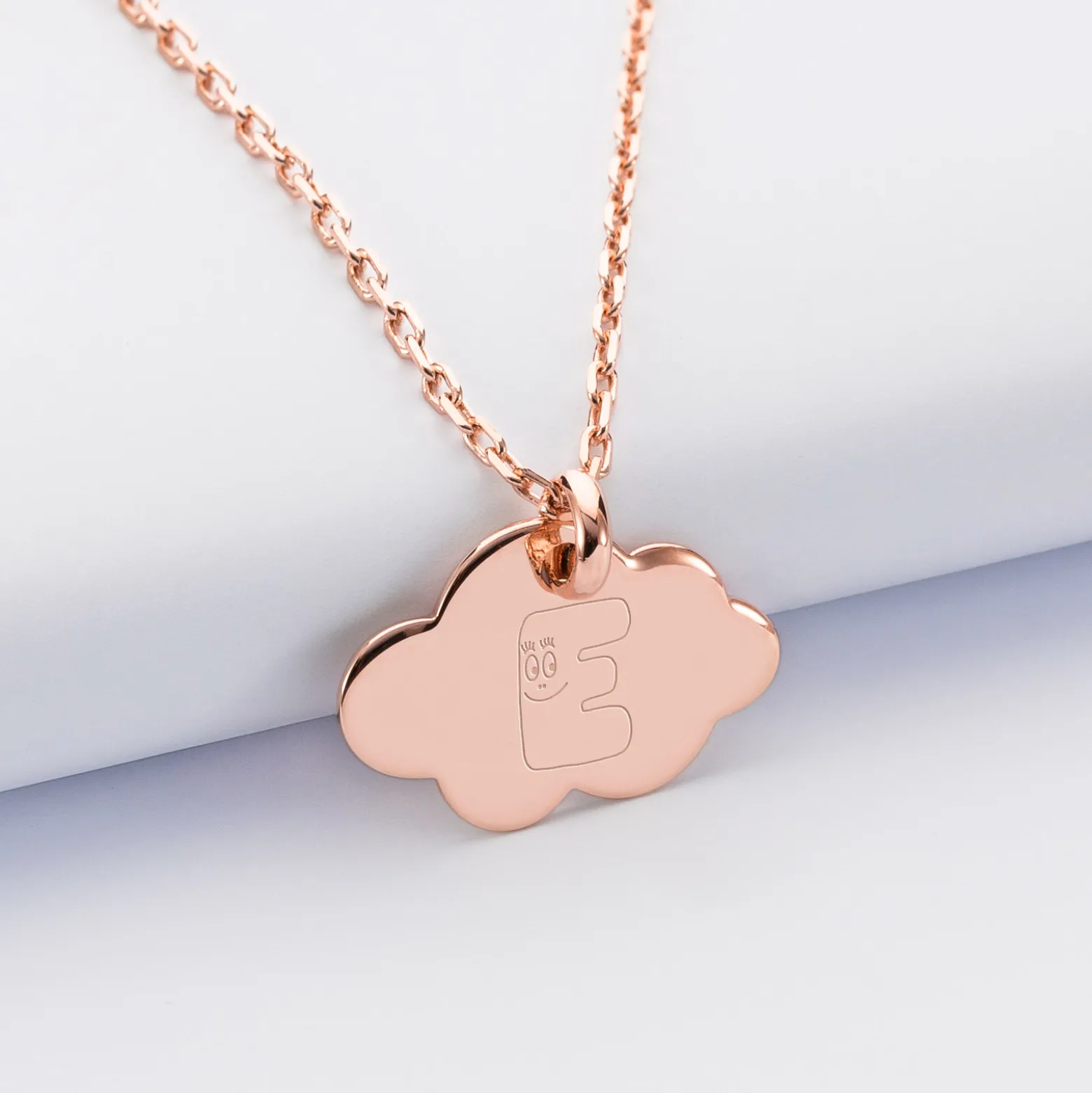 Pendentif enfant personnalisé médaille gravée plaqué or rose nuage 20x14 mm - HappyBulle x Barbapapa