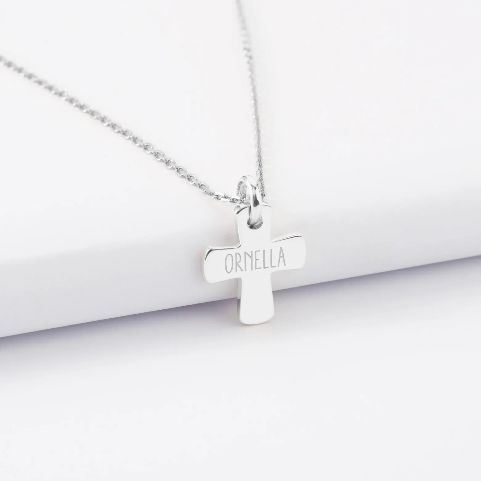 Pendentif enfant personnalisé prénom médaille gravée argent croix 15x13 mm