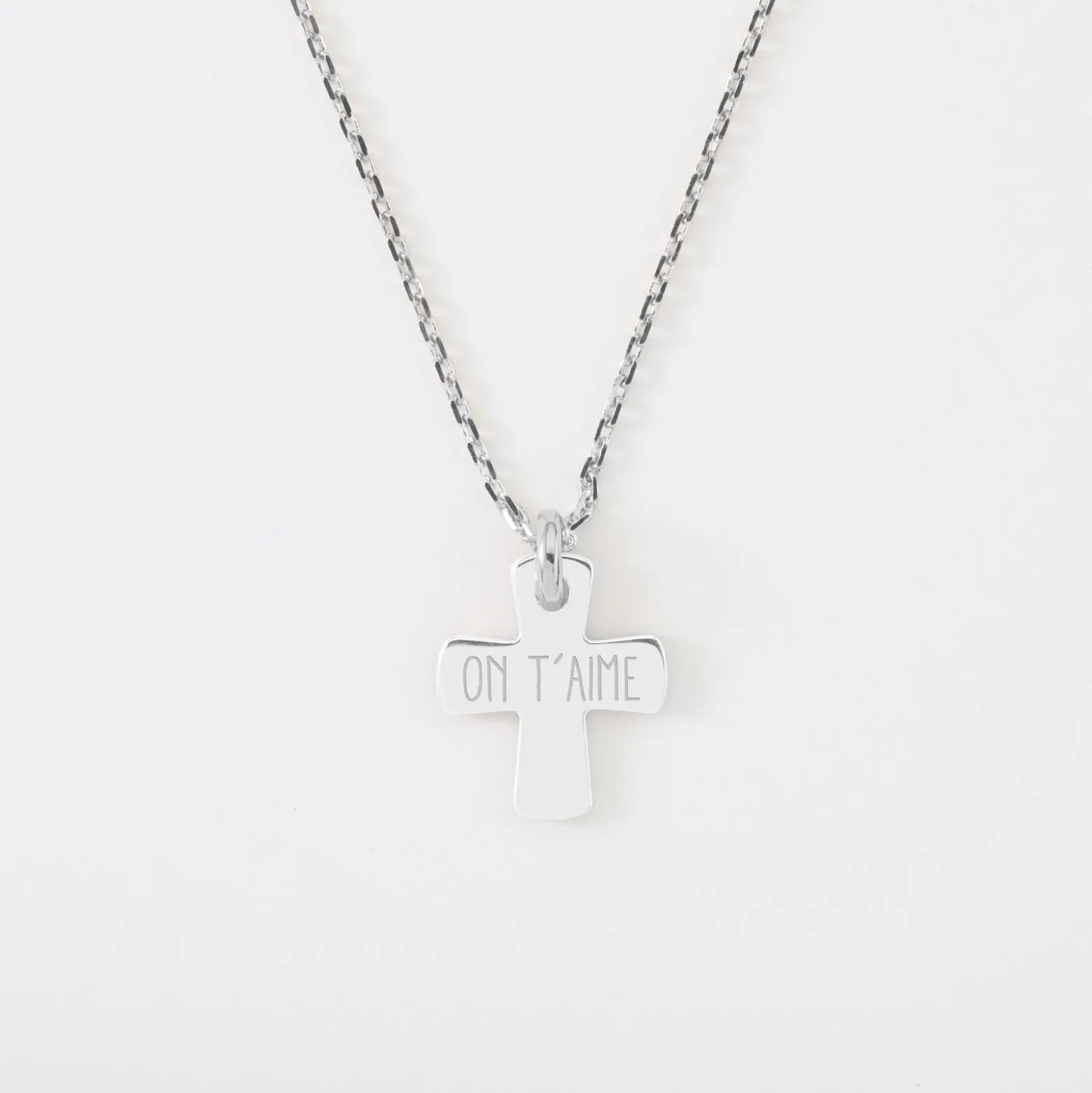 Pendentif enfant personnalisé prénom médaille gravée argent croix 15x13 mm