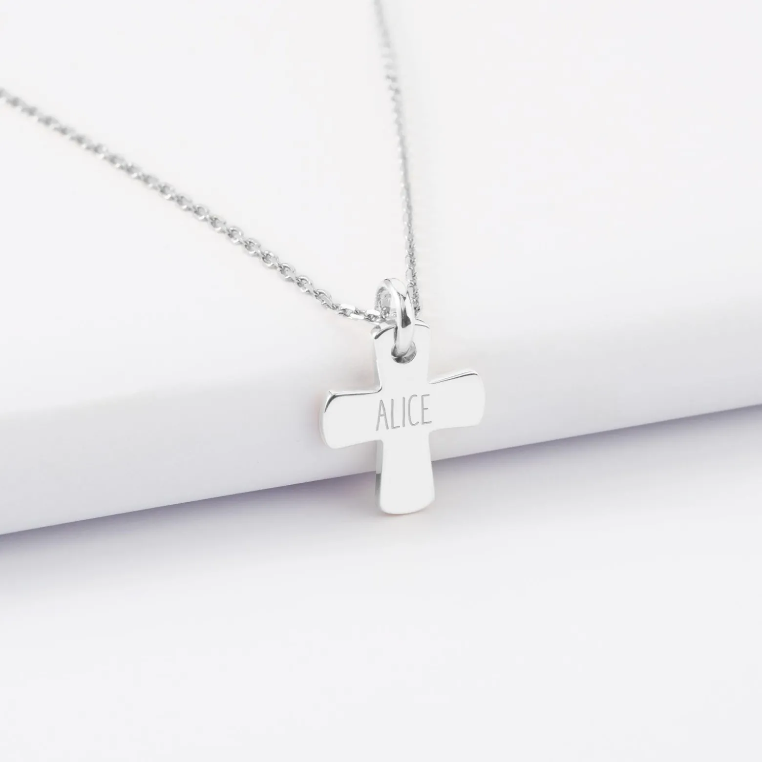 Pendentif enfant personnalisé prénom médaille gravée argent croix 15x13 mm