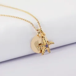 Pendentif enfant personnalisé médaille gravée plaqué or 15 mm et breloque étoile de mer scintillante zircons bleus 15 mm