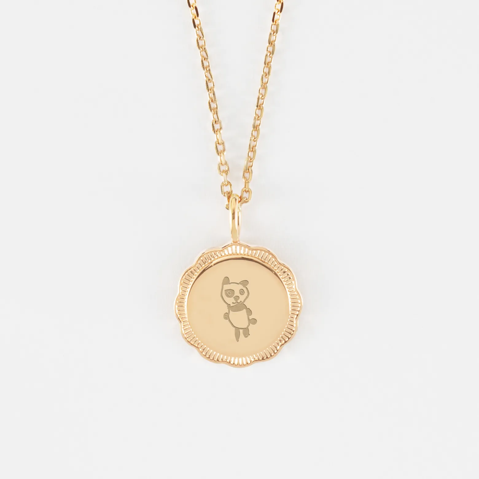 Pendentif enfant personnalisé médaille contour fleur gravée plaqué or 15 mm