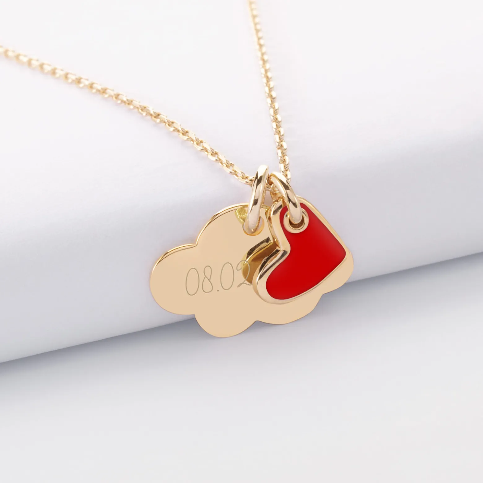 Pendentif enfant personnalisé médaille gravée plaqué or nuage 20x14 mm et breloque coeur email 10 mm
