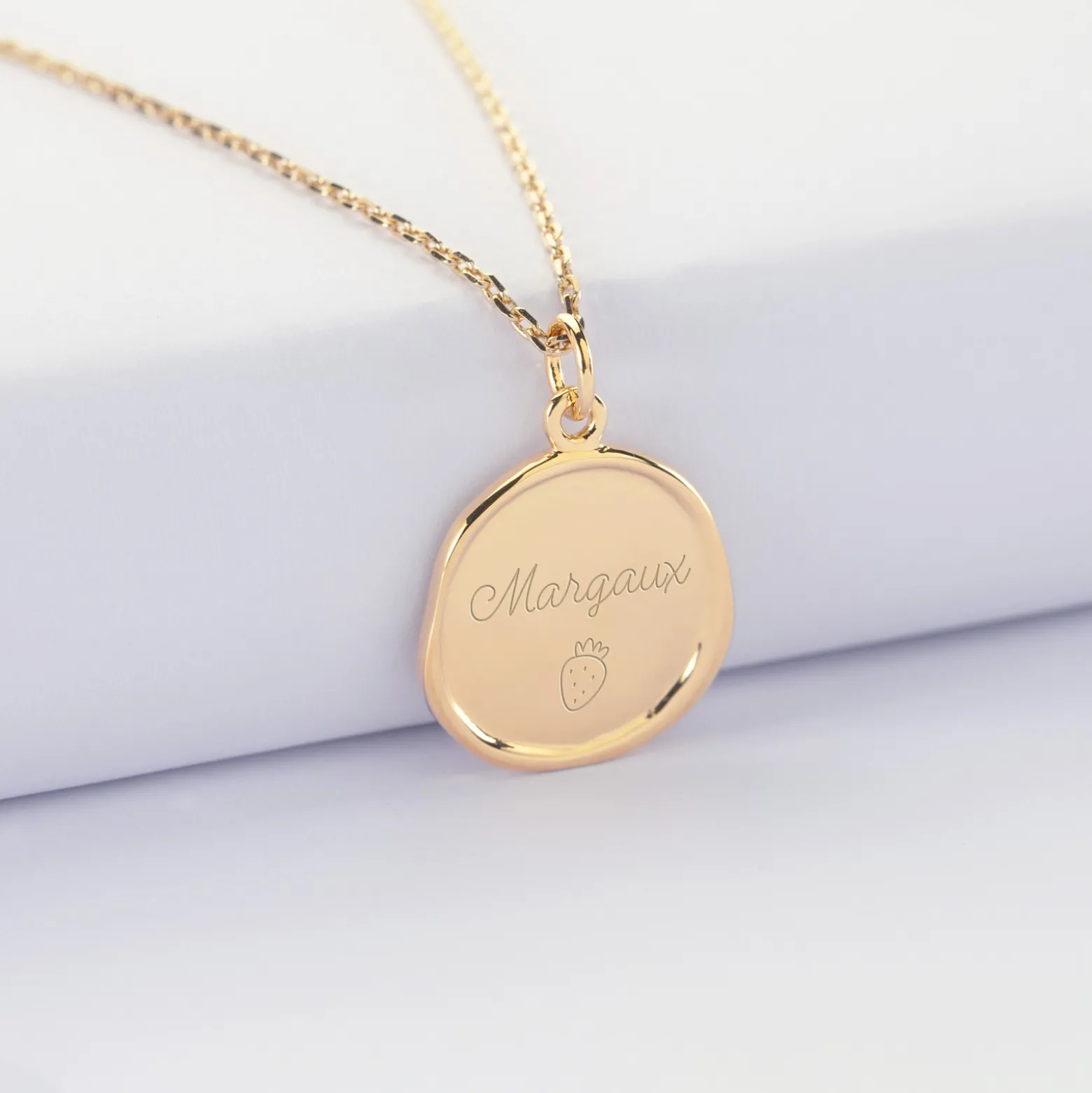 Pendentif enfant personnalisé médaille cachet gravée plaqué or 17 mm