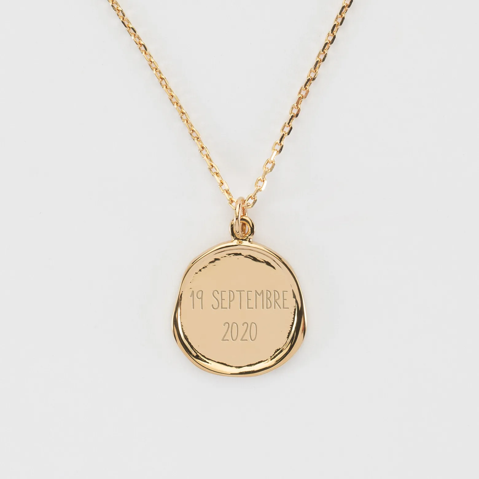 Pendentif enfant personnalisé médaille cachet gravée plaqué or 17 mm