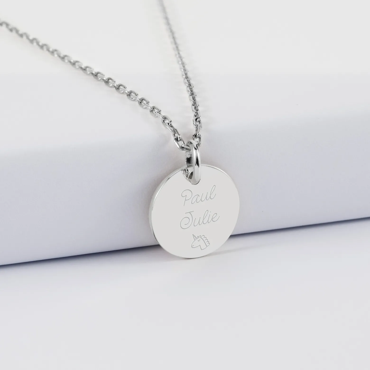 Pendentif enfant personnalisé médaille martelée gravée argent 15 mm