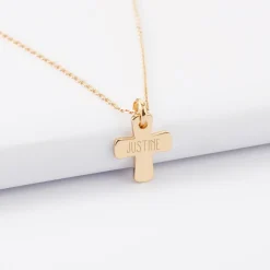 Pendentif enfant personnalisé prénom médaille gravée plaqué or croix 15x13 mm