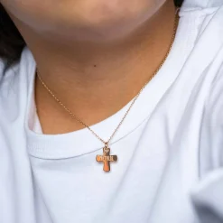 Pendentif enfant personnalisé prénom médaille gravée plaqué or croix 15x13 mm
