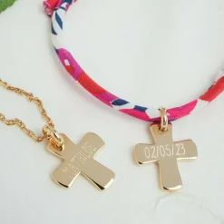 Pendentif enfant personnalisé prénom médaille gravée plaqué or croix 15x13 mm