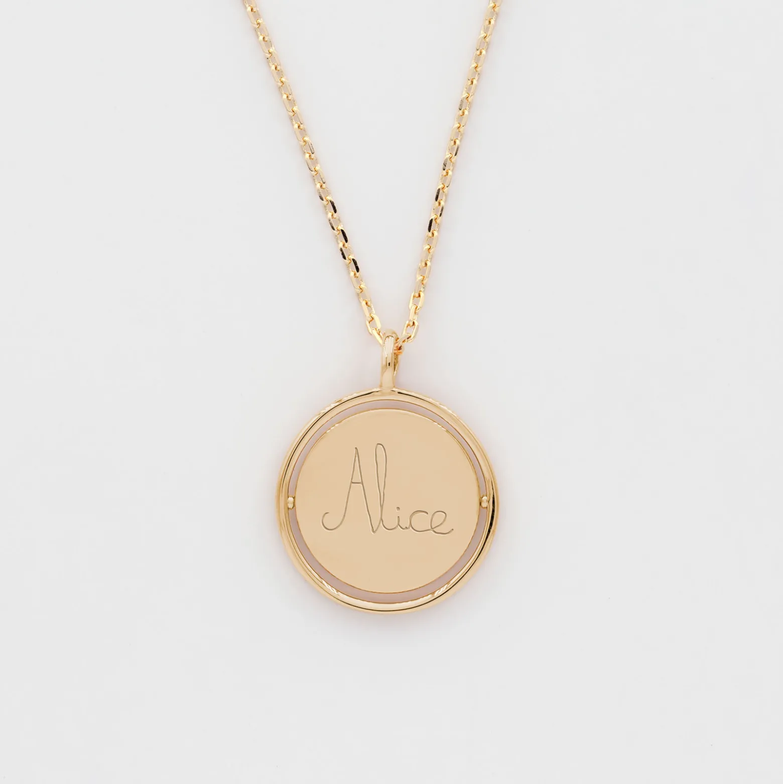 Pendentif enfant personnalisé médaille réversible Eternelle gravée plaqué or 18 mm - HappyBulle x Capucine