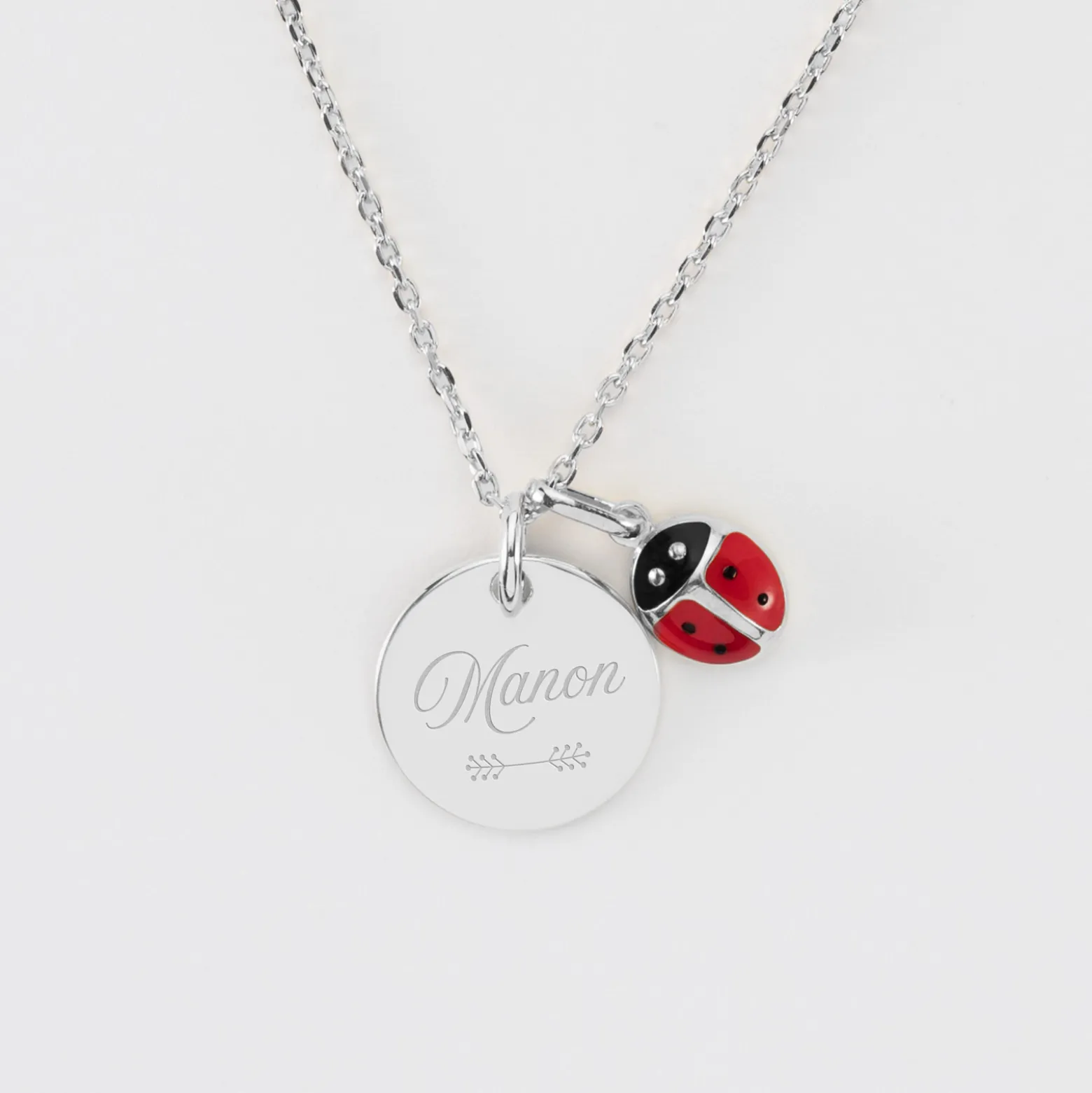 Pendentif enfant personnalisé médaille gravée argent 15 mm et breloque email coccinelle 8 mm