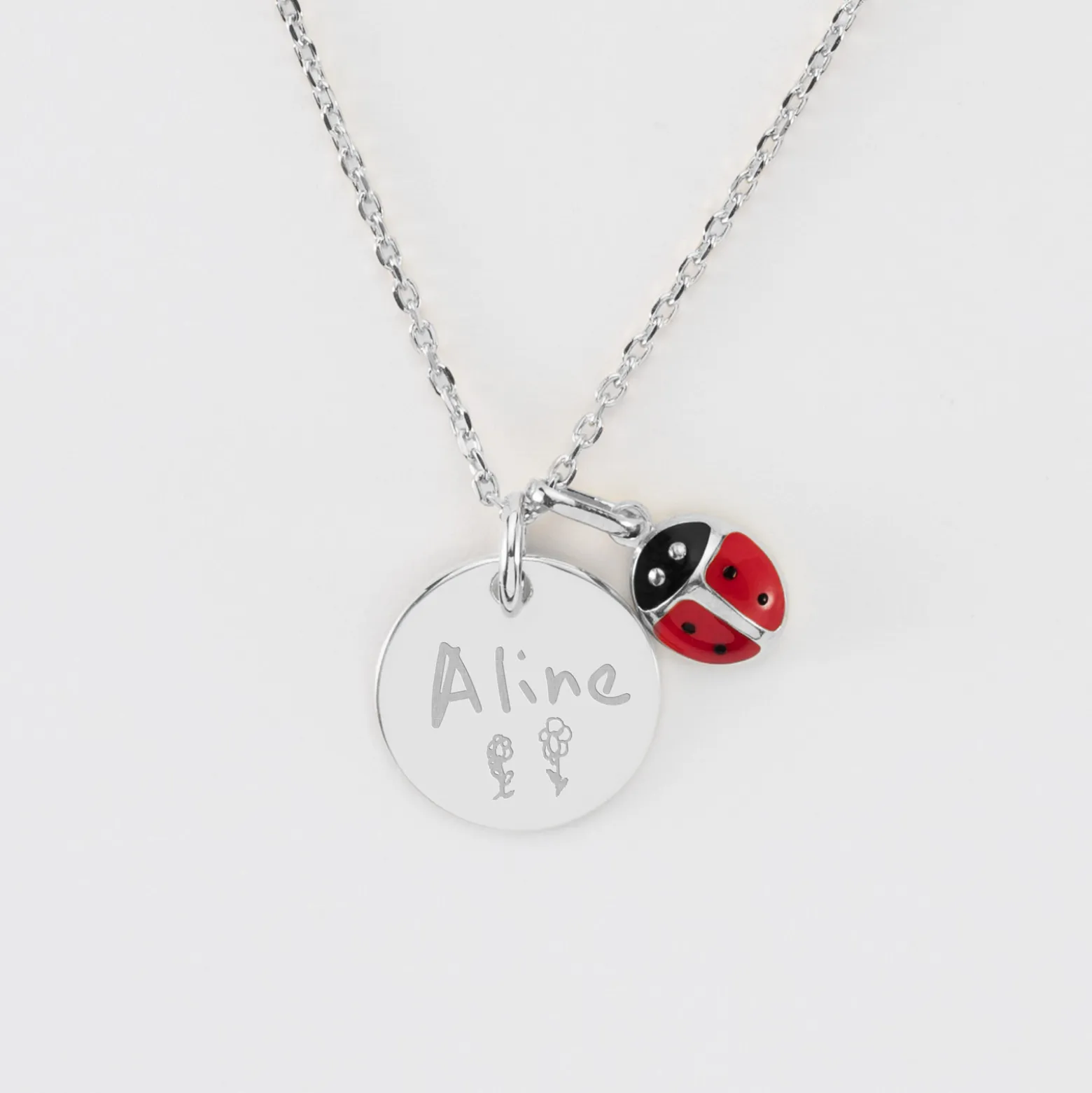 Pendentif enfant personnalisé médaille gravée argent 15 mm et breloque email coccinelle 8 mm