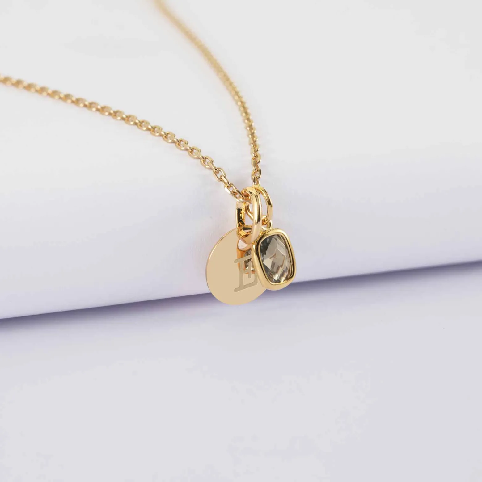 Pendentif enfant personnalisé médaille gravée plaqué or 10 mm et breloque rectangle zircon plaqué or 9 mm