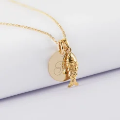 Pendentif enfant personnalisé médaille gravée plaqué or 15 mm et breloque poisson articulé 15 mm