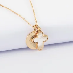Pendentif enfant personnalisé médaille gravée plaqué or 15 mm et breloque croix nacre 16 mm