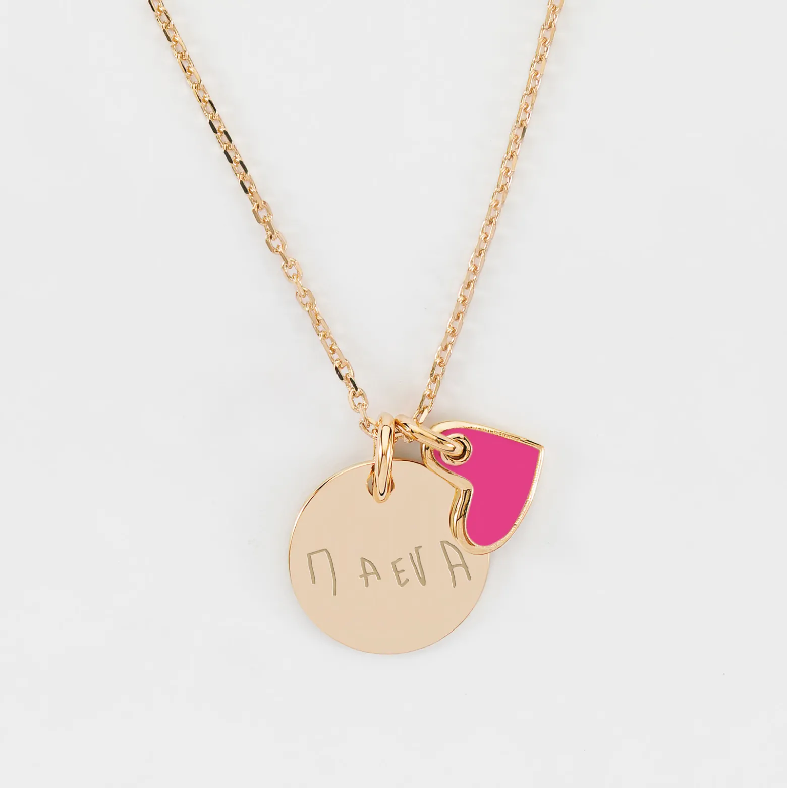 Pendentif enfant personnalisé médaille gravée plaqué or 15 mm et breloque coeur email 10 mm