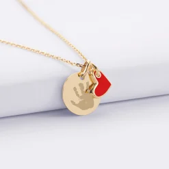 Pendentif enfant personnalisé médaille gravée plaqué or 15 mm et breloque coeur email 10 mm