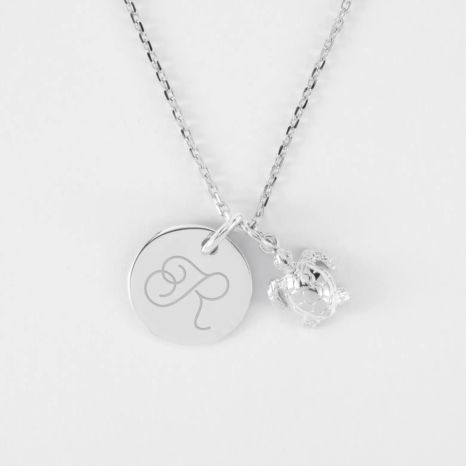 Pendentif enfant personnalisé médaille gravée argent 15 mm et breloque tortue 10 mm