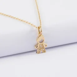 Pendentif enfant petit garçon scintillant plaqué or 12 mm