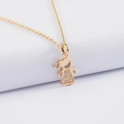 Pendentif enfant petite fille scintillante plaqué or 12 mm