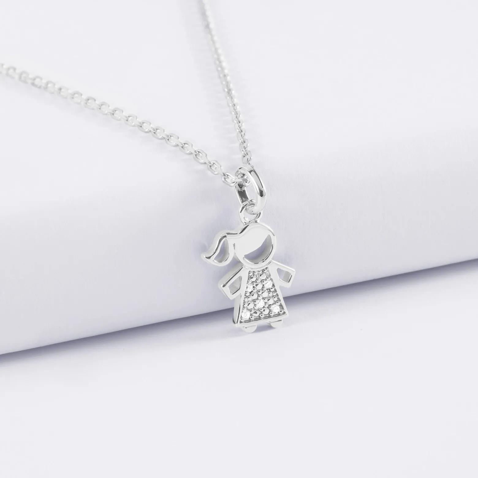 Pendentif enfant petite fille scintillante argent 12 mm