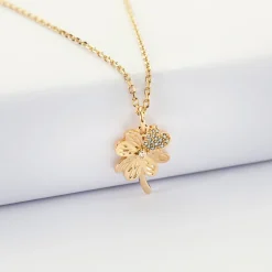 Pendentif enfant trèfle scintillant plaqué or 15 mm