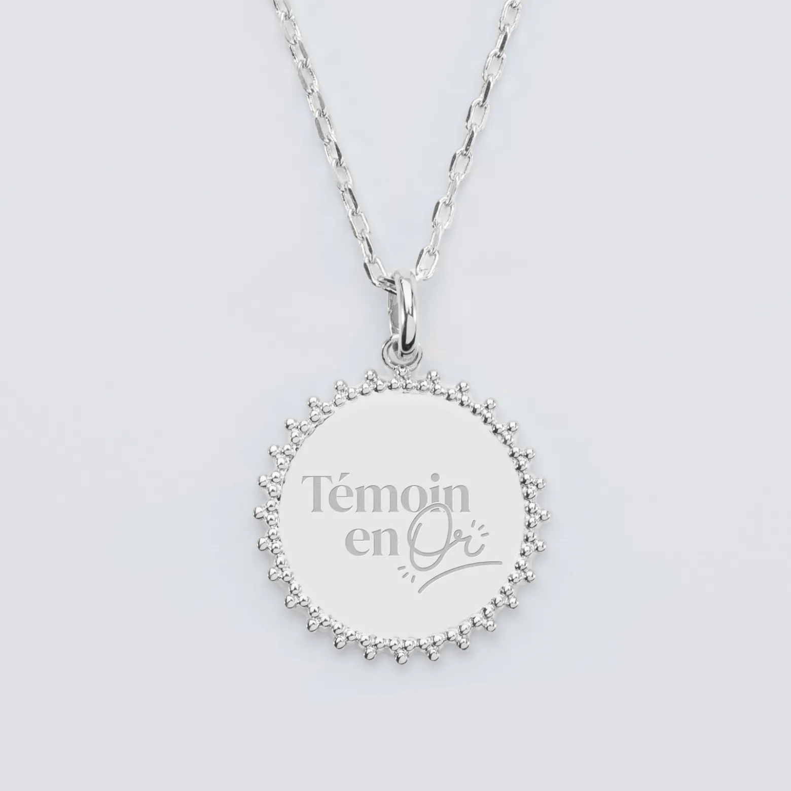 Pendentif EVJF personnalisé médaille soleil gravée argent 20 mm