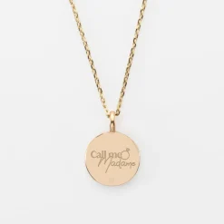 Pendentif EVJF personnalisé médaille gravée plaqué or email blanc soleil 14 mm