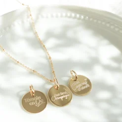 Pendentif EVJF personnalisé médaille gravée plaqué or 15 mm
