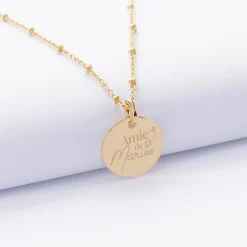 Pendentif Famille des mariés personnalisé médaille gravée plaqué or 15 mm