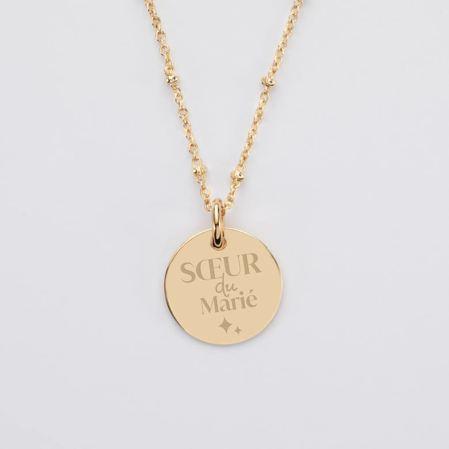 Pendentif Famille des mariés personnalisé médaille gravée plaqué or 15 mm