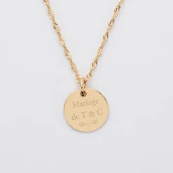 Pendentif Famille des mariés personnalisé médaille gravée plaqué or 15 mm
