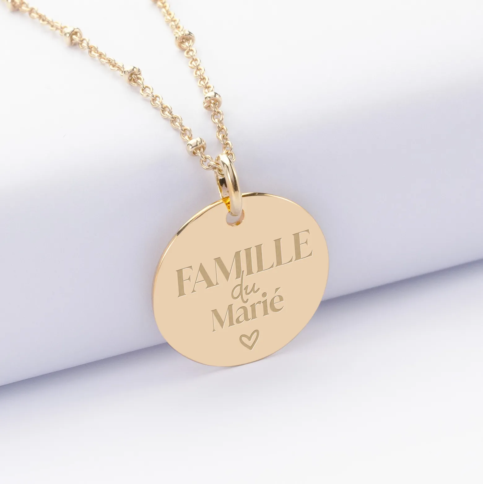 Pendentif Famille des mariés personnalisé médaille gravée plaqué or 19 mm