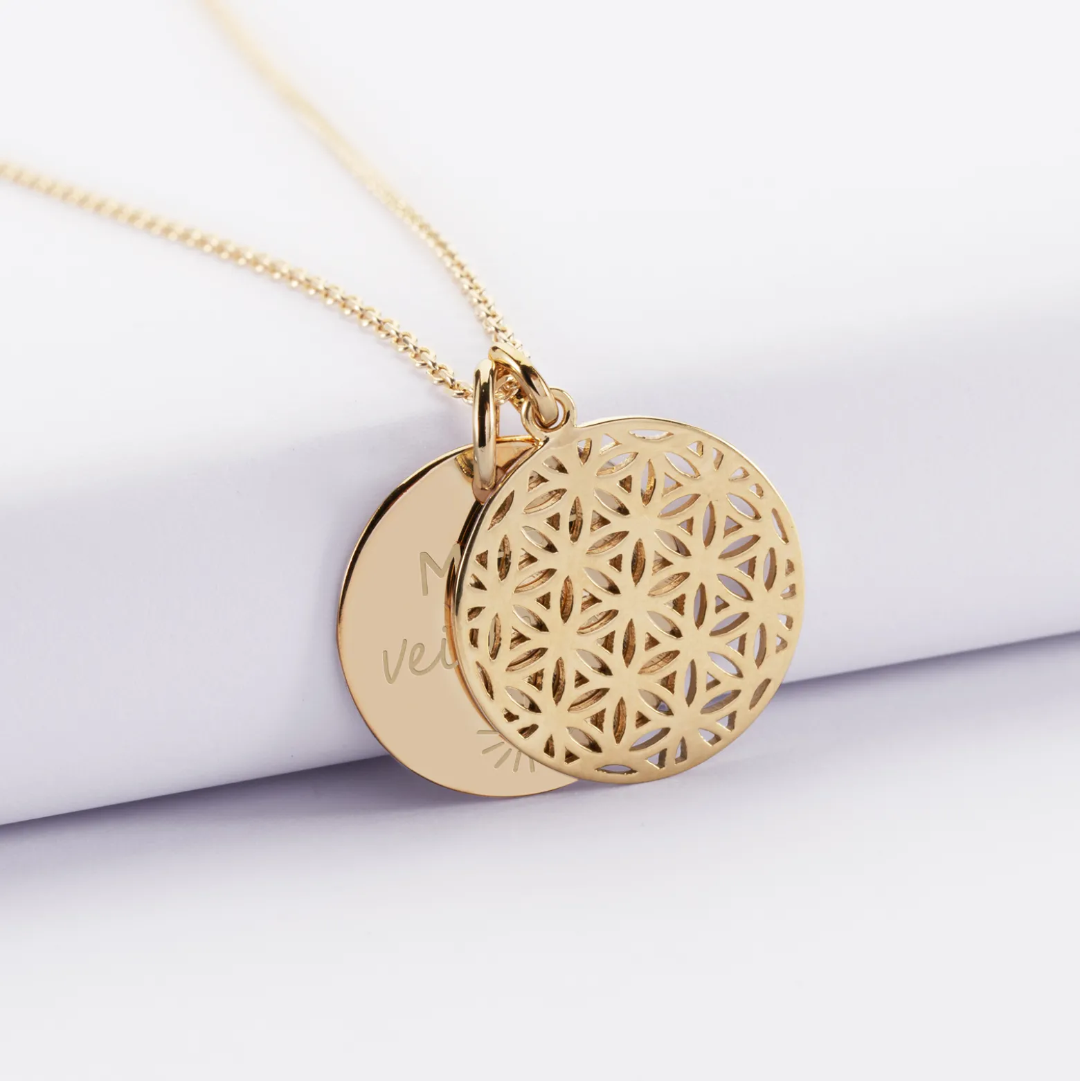 Pendentif famille personnalisé fleur de vie et médaille gravée plaqué or 19 mm