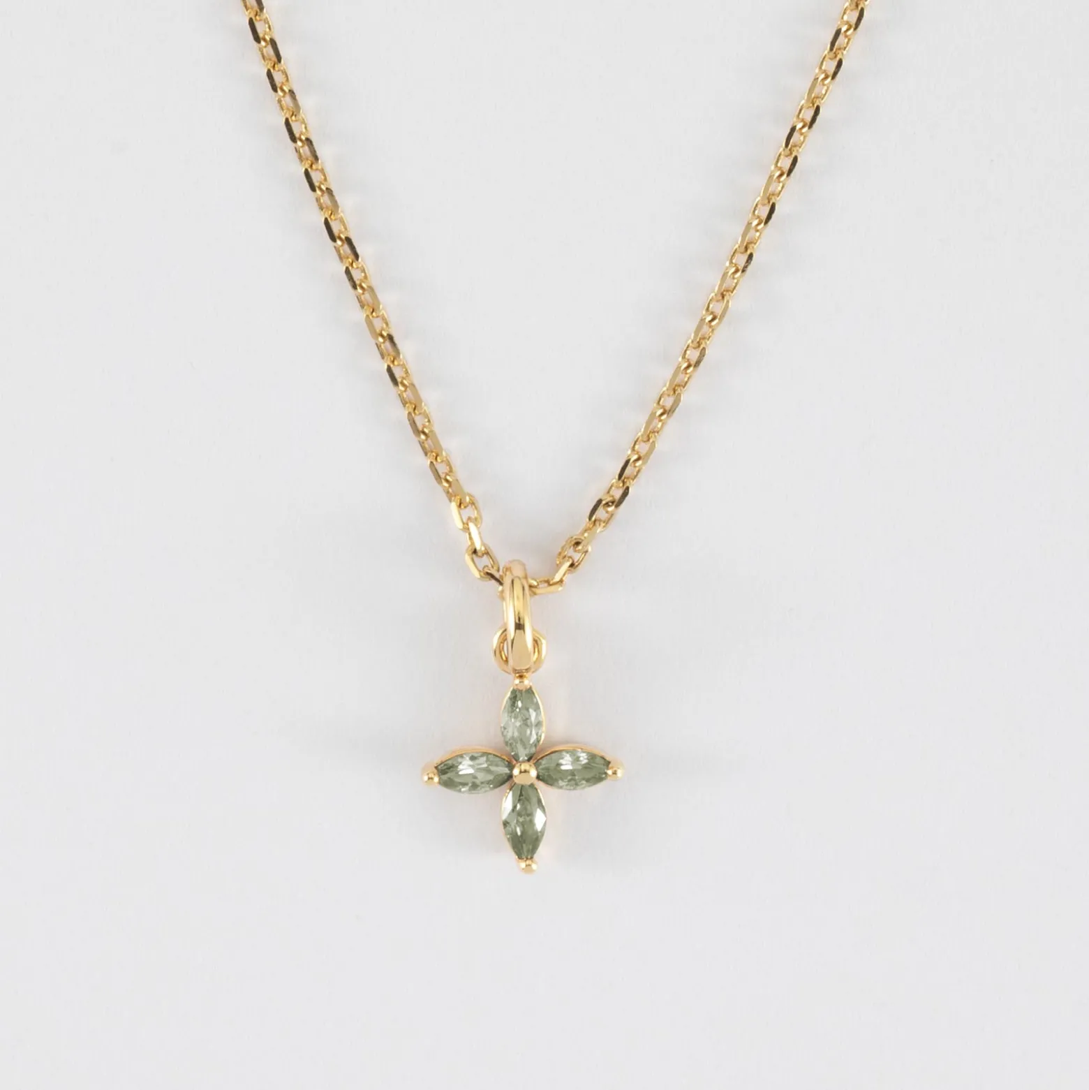 Pendentif fleur pétales zircons plaqué or 10 mm