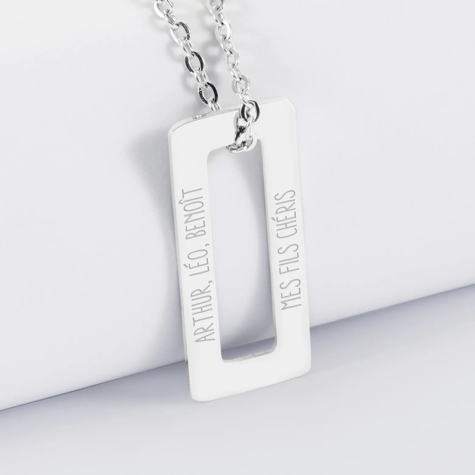 Pendentif homme personnalisé médaille gravée acier rectangle évidé 32x14 mm