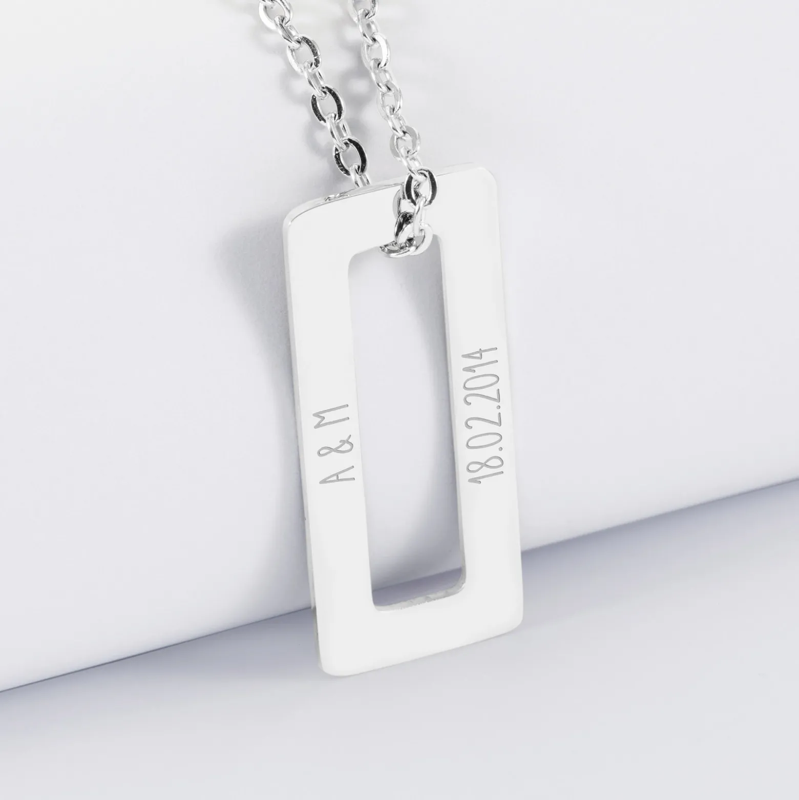 Pendentif homme personnalisé médaille gravée acier rectangle évidé 32x14 mm