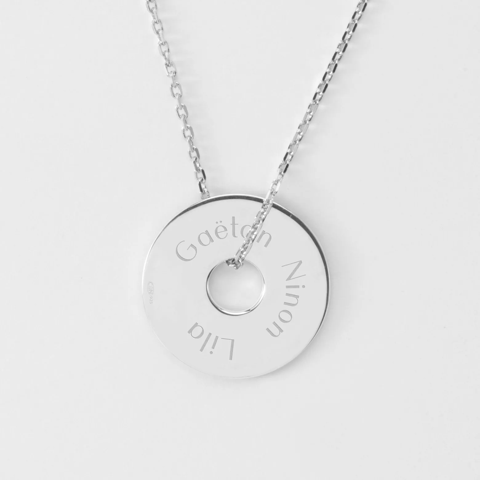 Pendentif homme personnalisé médaille gravée argent cible soleil 20mm - Nos petits imparfaits
