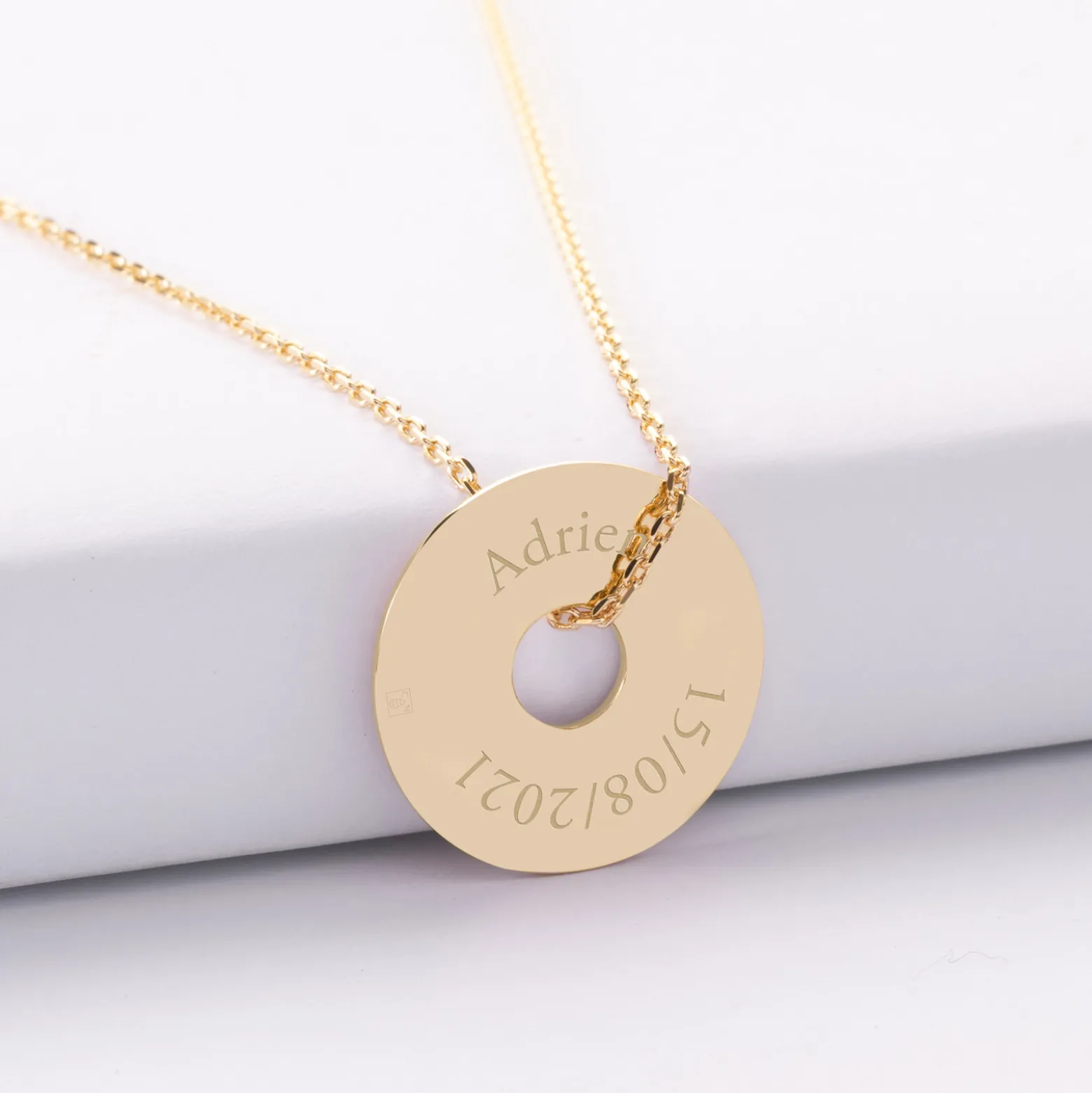 Pendentif homme personnalisé médaille gravée plaqué or cible soleil 20mm