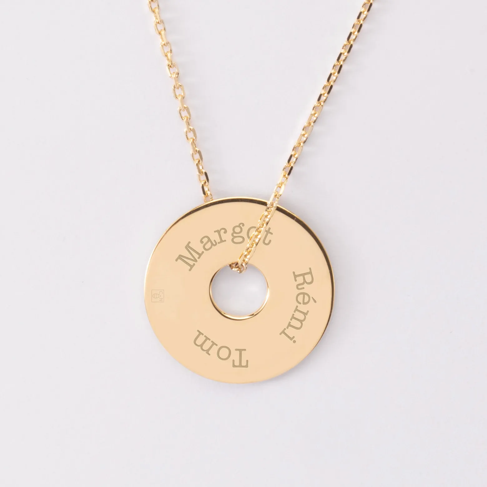 Pendentif homme personnalisé médaille gravée plaqué or cible soleil 20mm