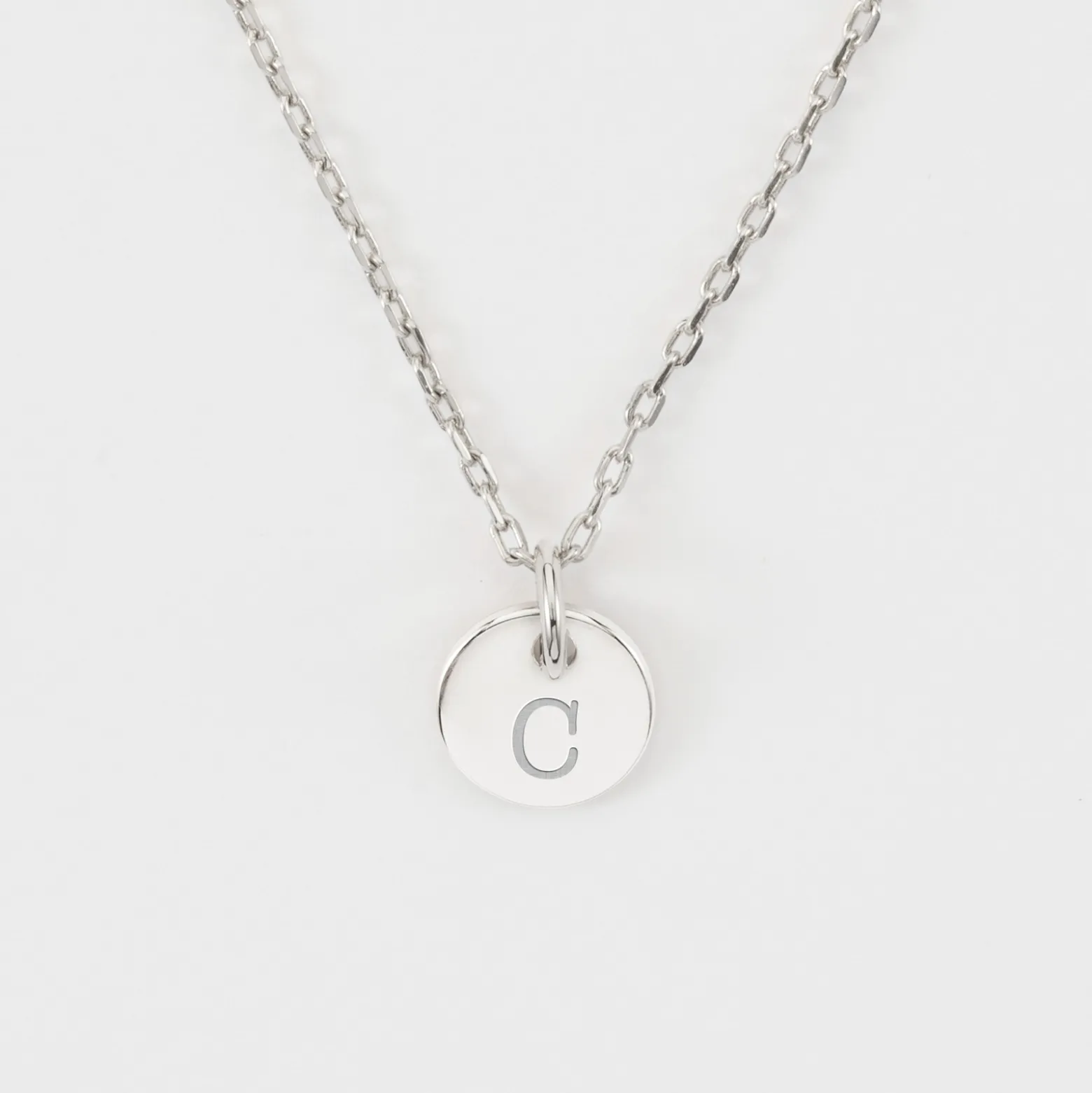 Pendentif initiale personnalisé médaille martelée gravée argent 10 mm - Nos petits imparfaits
