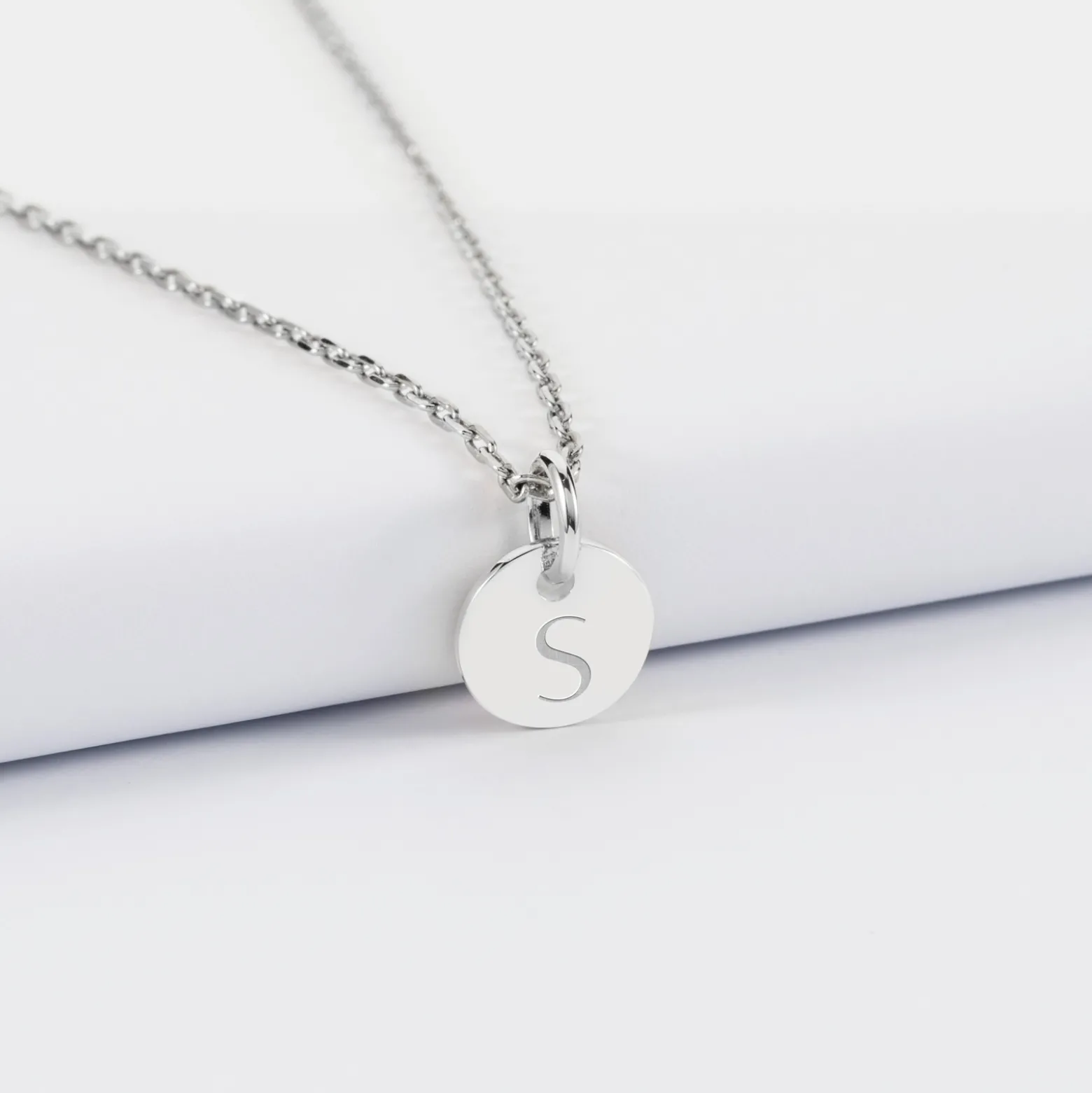 Pendentif initiale personnalisé médaille martelée gravée argent 10 mm - Nos petits imparfaits