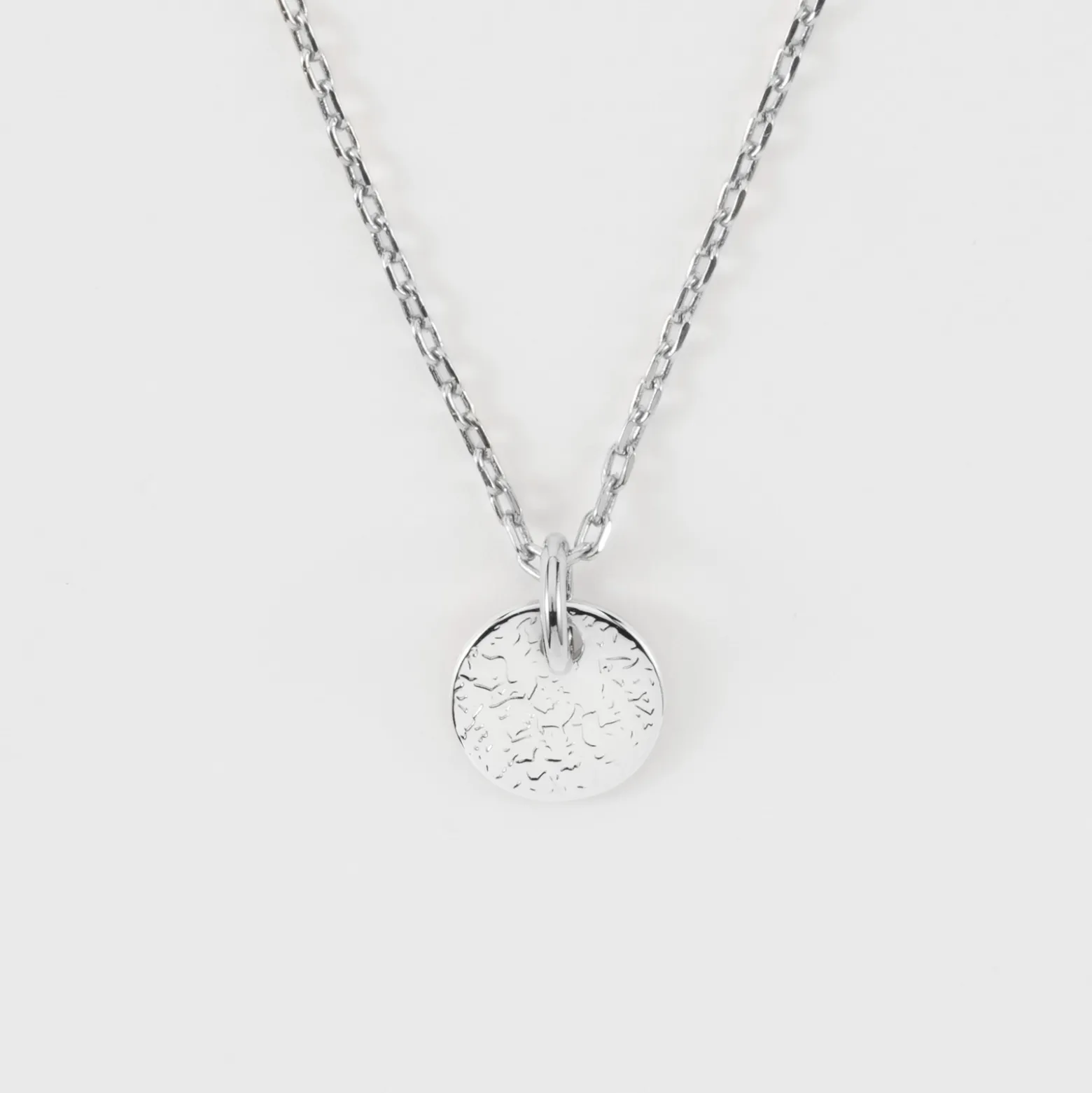 Pendentif initiale personnalisé médaille martelée gravée argent 10 mm - Nos petits imparfaits