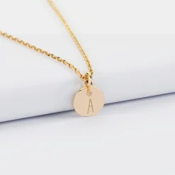 Pendentif initiale personnalisé médaille martelée gravée plaqué or 10 mm